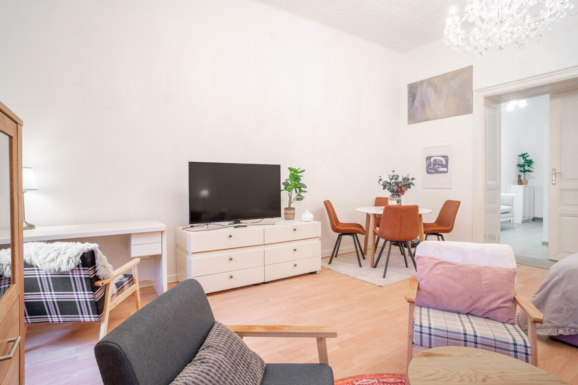 Living room image 4