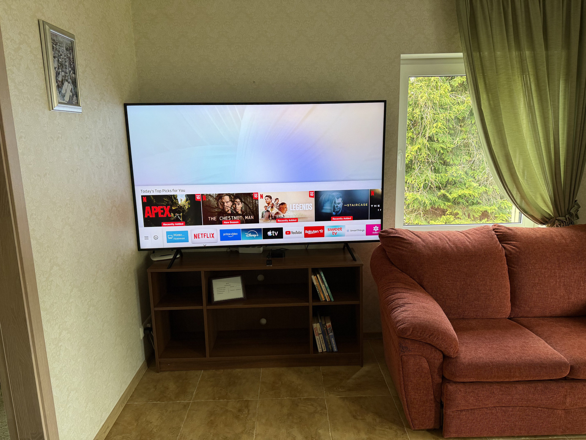 75 inch Samsung TV with Netflix, Youtube, Apple TV, internet access, etc.