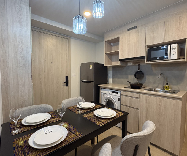 Modern Brand New 2 Bedrooms Condo at quiet corner