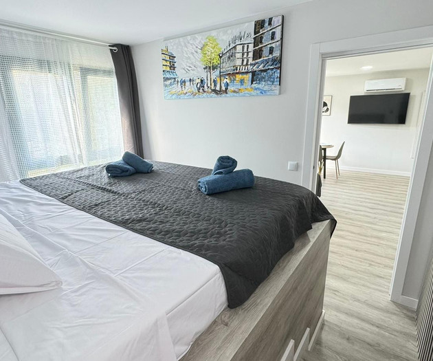 New 1 bedroom apartment KING SIZE bed