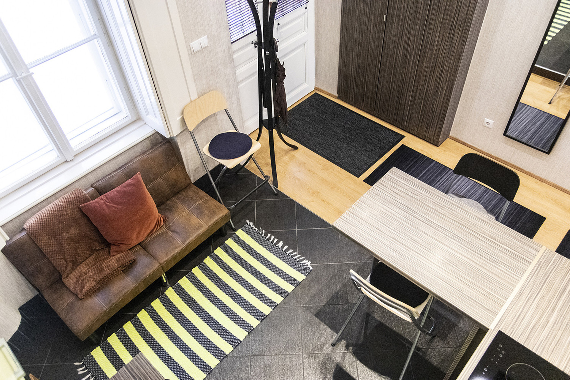 kitchen/entrance view
