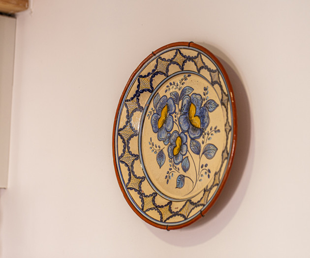 Decorative ceramic wall plate
