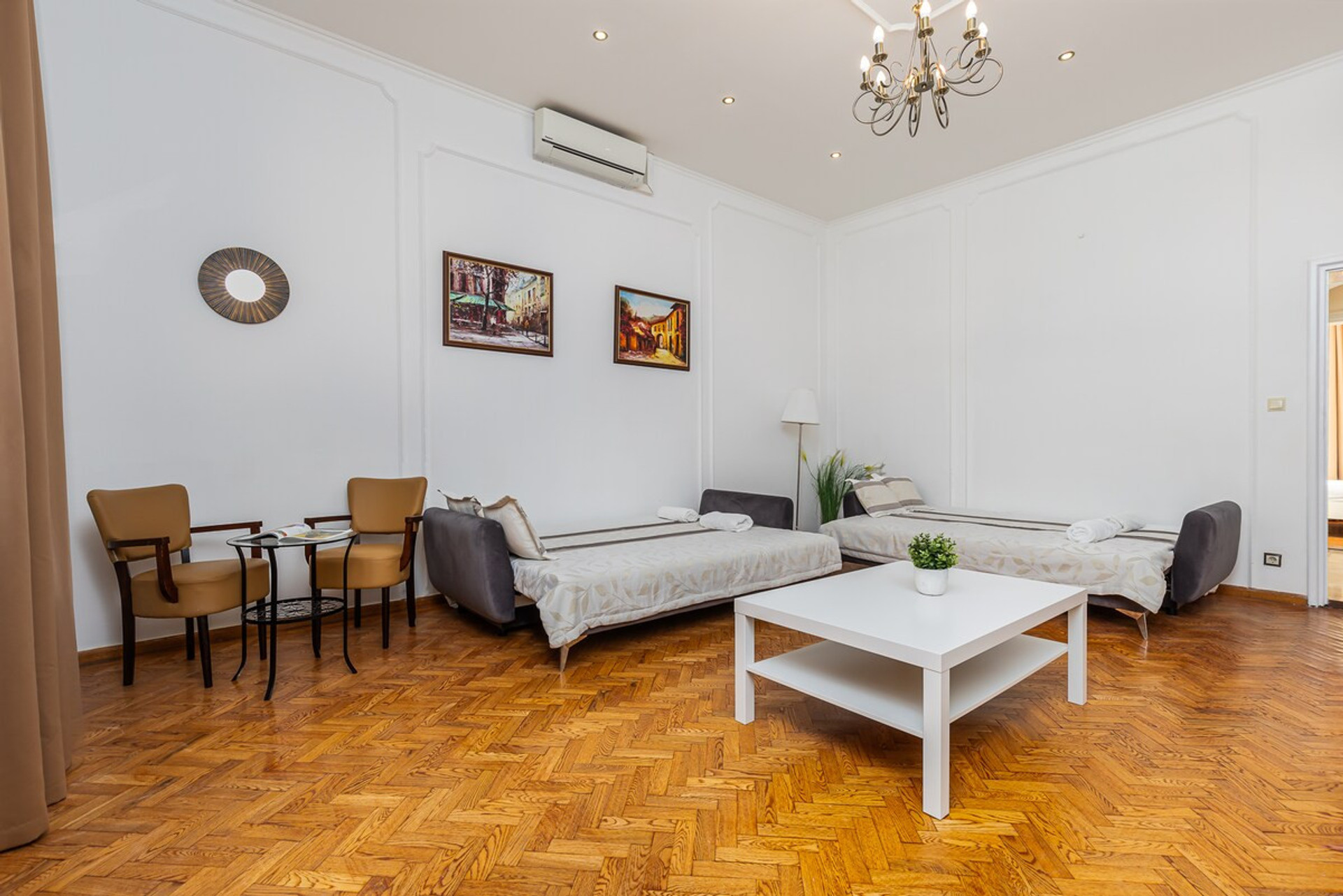 Living room image 5