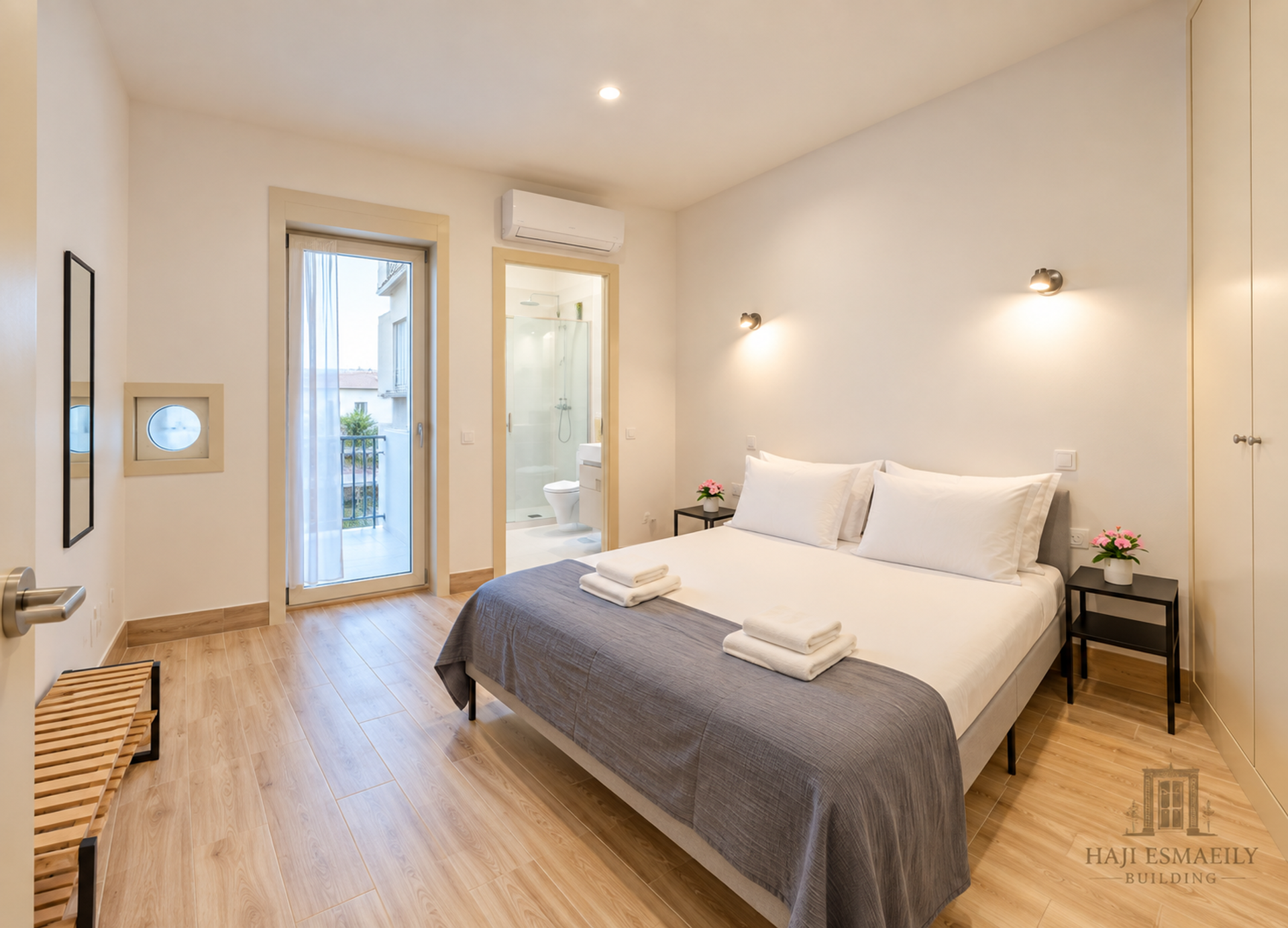 Bedroom with balcony and ensuite