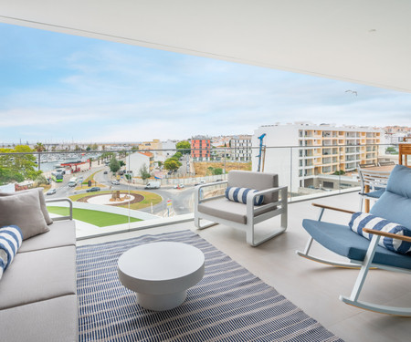 D. Maria II : Luxurious New Marina View Winter Let