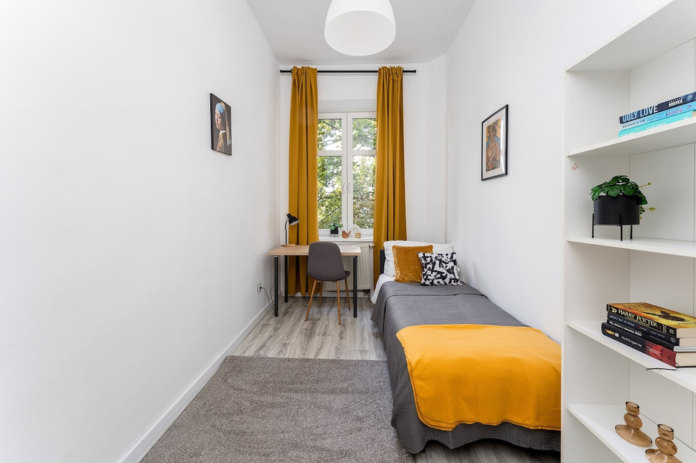 Room 3 in the Old Town preview