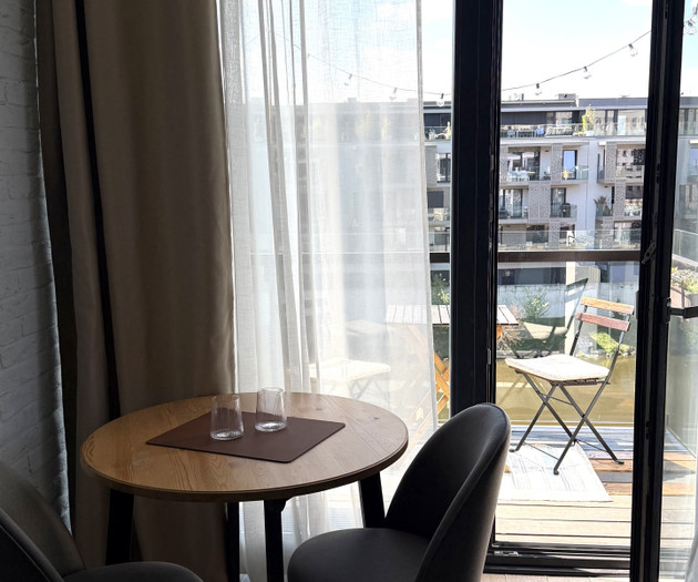 Sunny and Stylish Apartment with river views