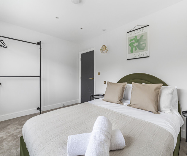 Lux 2BR Penthouse w/ Free Parking Terrace, Wembley