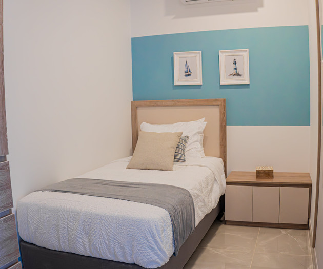 Single bedroom with nautical decor