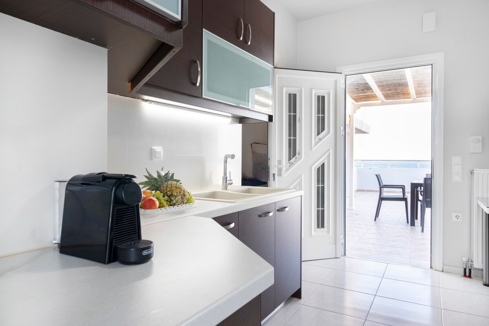Full kitchen image 1