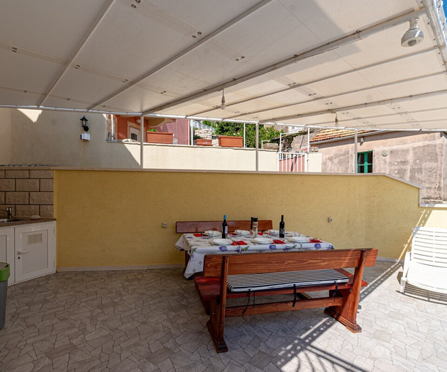 A1 apartment next to the beach, with the sea view