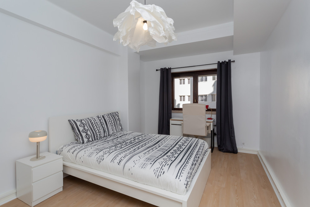 Room 9 - Av. Fontes Pereira Melo 3 6D preview