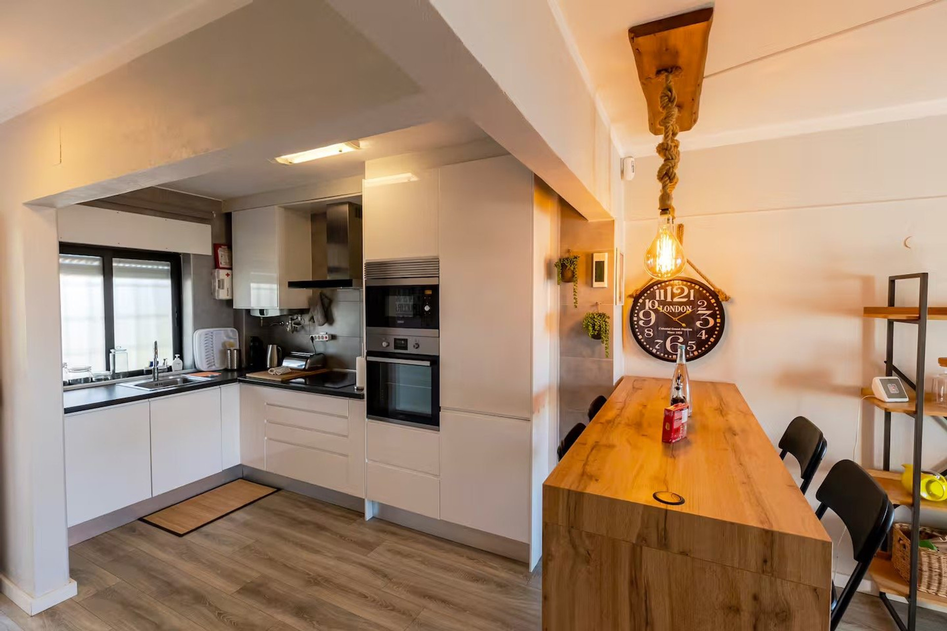 Kitchen with dining bar