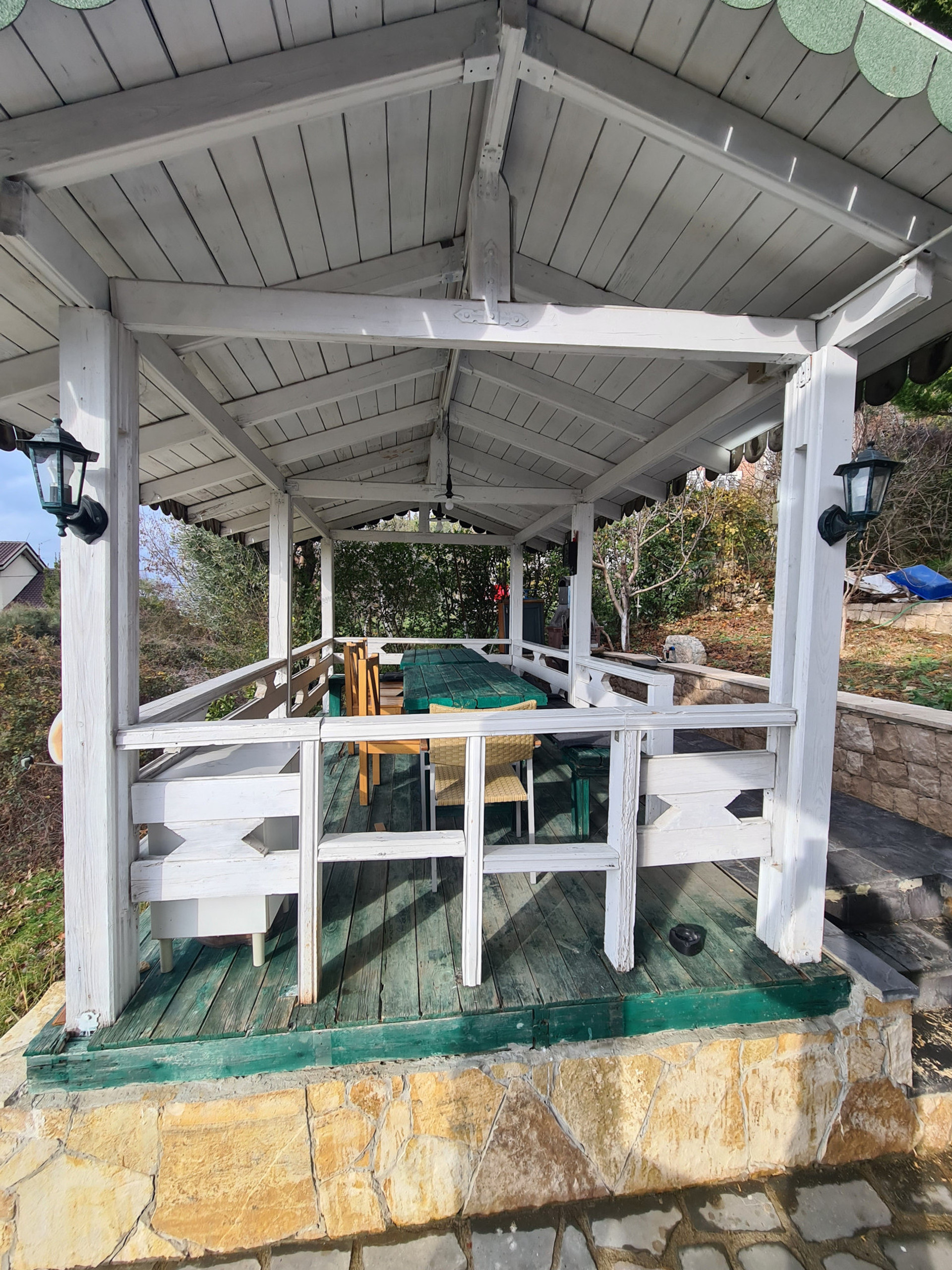 Gazebo with barbeque place - Pavillon mit Grillplatz