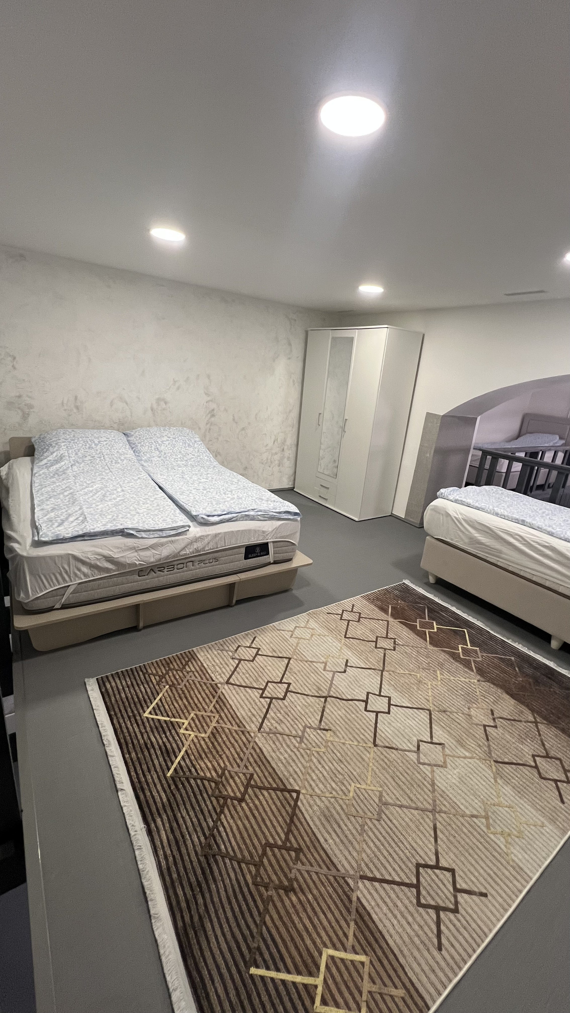Bedroom with twin beds