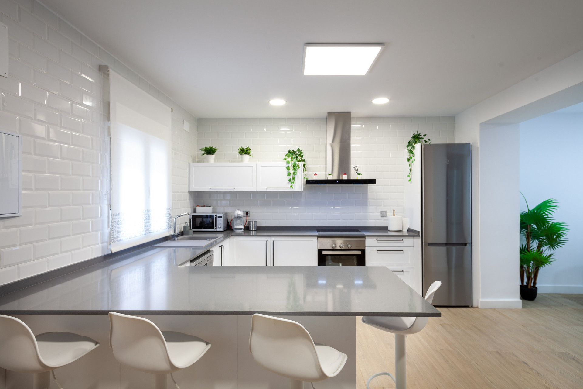 Modern kitchen with breakfast bar
