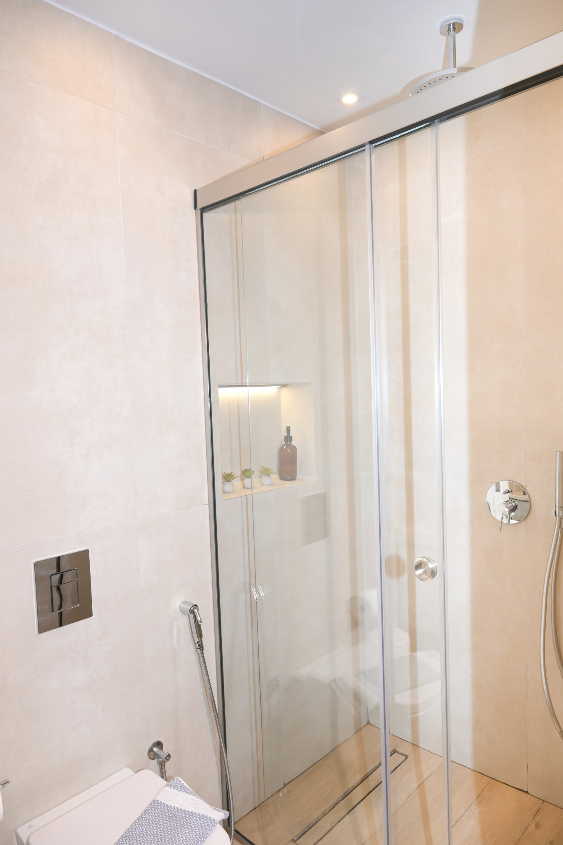 BATHROOM B8