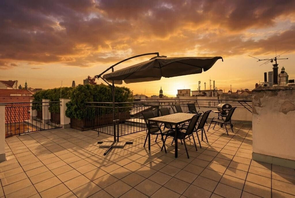 DiCaprio Penthouse | Rooftop Terrace & Jacuzzi preview
