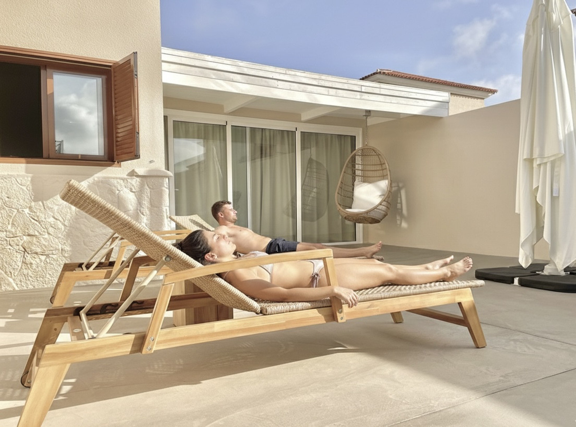 Vitamina D therapy: soak up the Fuerteventura sun in absolute privacy on our premium loungers.