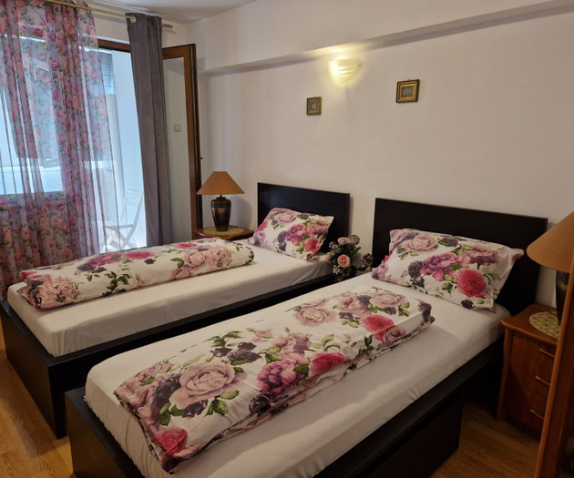 Large Group Accommodation Bucharest, 4 apt,20slips