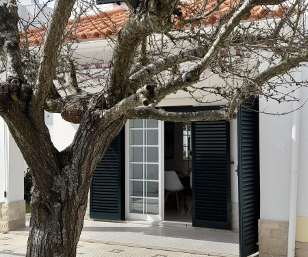 Serene Beach Villa in Aroeira