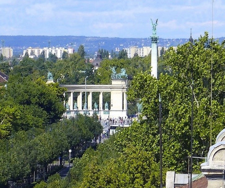 Palace apartment on Andrassy Avenue