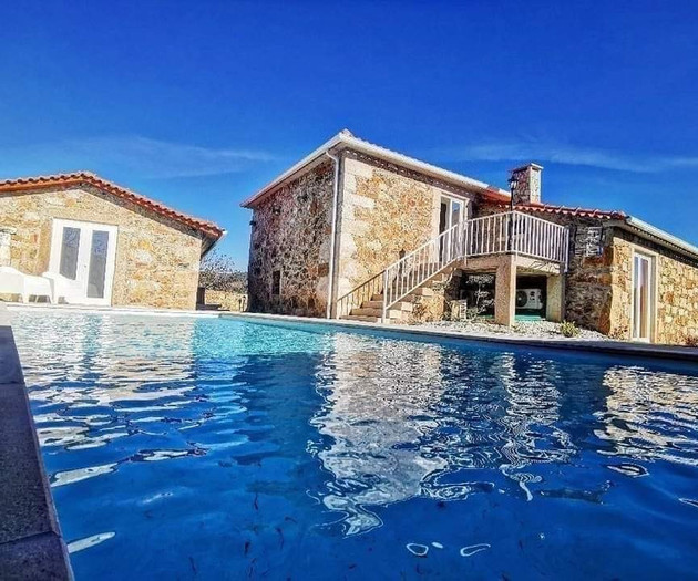 Luxury 5‑Bedroom Villa with Pool and Garden