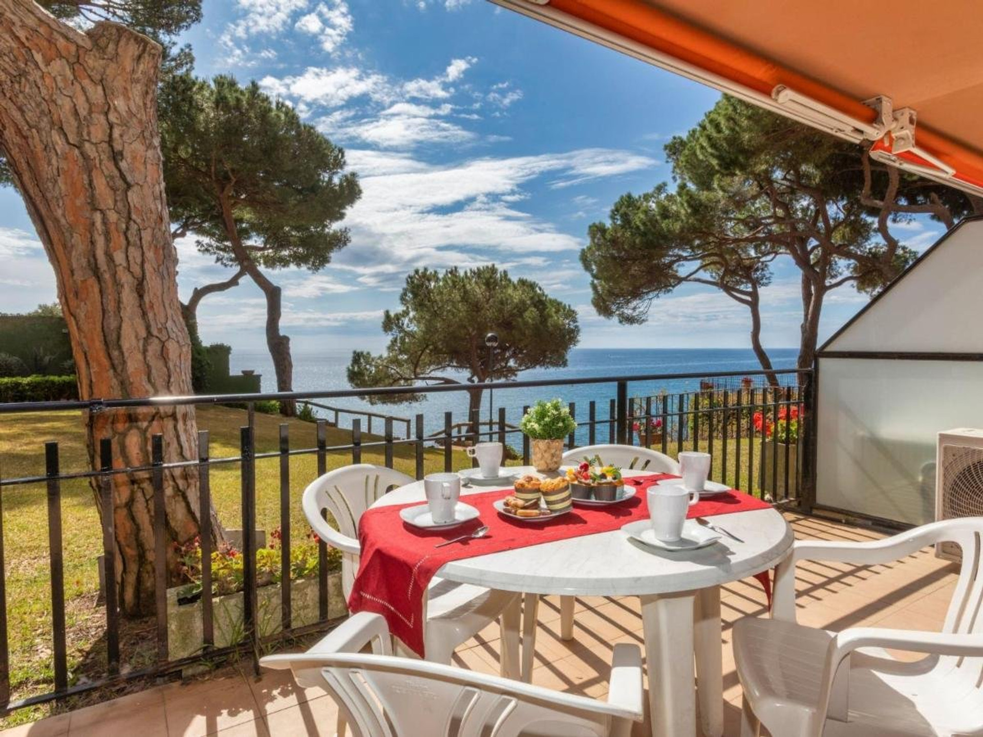 Sea-view Apt with private terrace