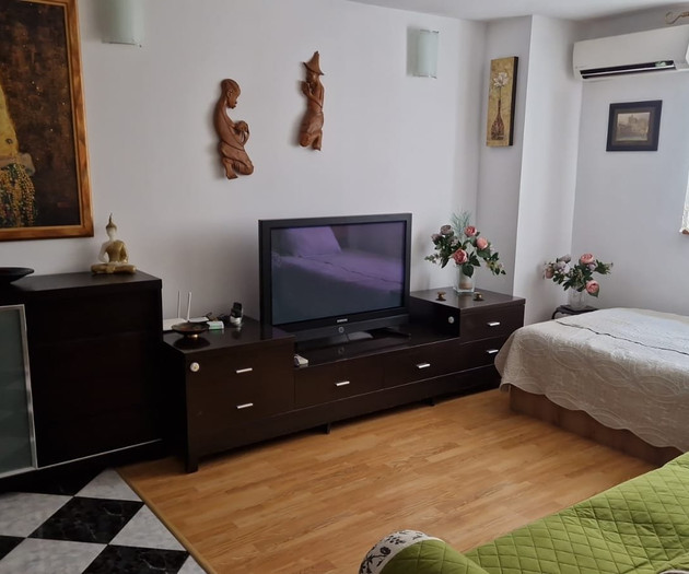 Large Group Accommodation Bucharest, 4 apt,20slips