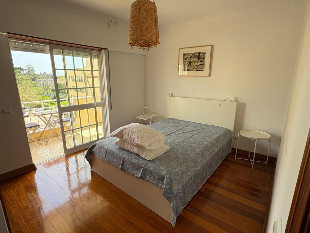 Spacious apartment in sunny Carcavelos preview