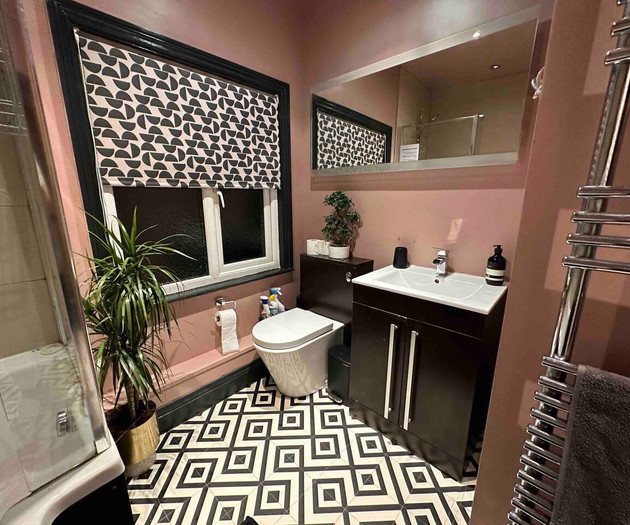 Central Mill Hill Home – Spacious 4BR Free Parking