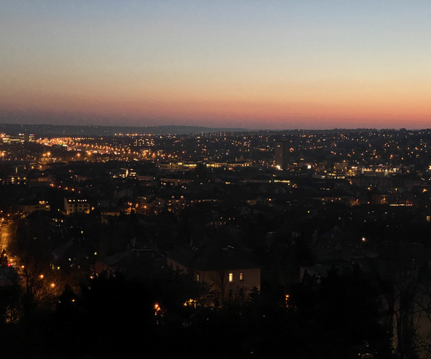 Calm Panoramic Luxury Apartment 10 min to Center
