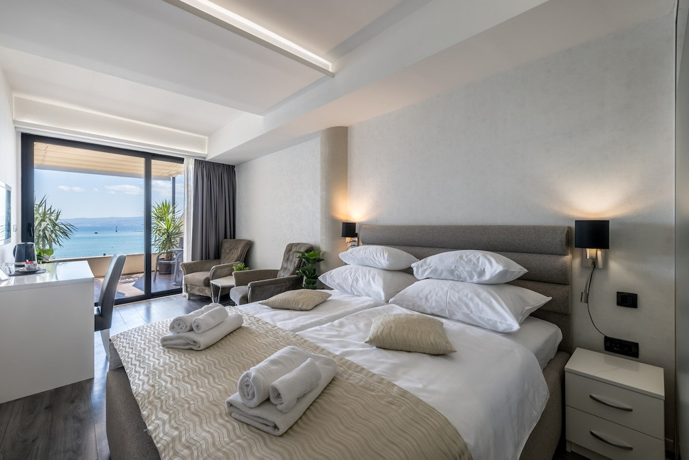Queen Room with Sea View, Seven of Nine preview