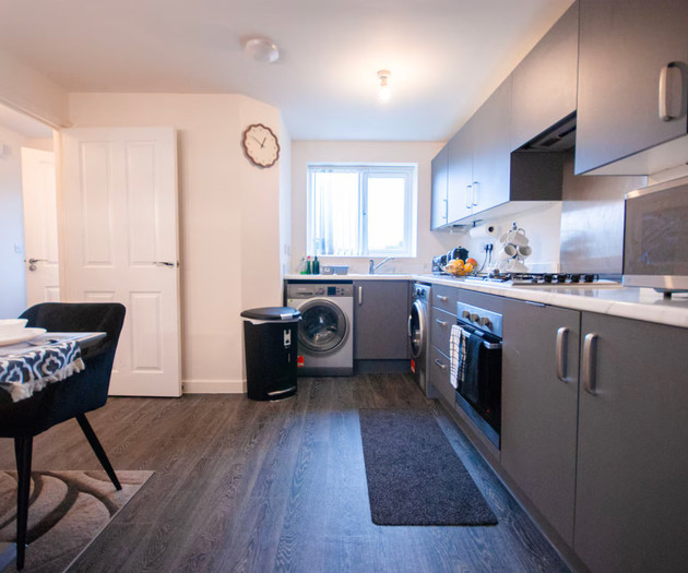 Cozy 3 Bedroom Home | Pet Friendly | Free Street P