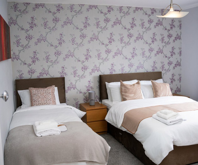 Modern & Spacious 4-Bedroom Residence in Crumpsall