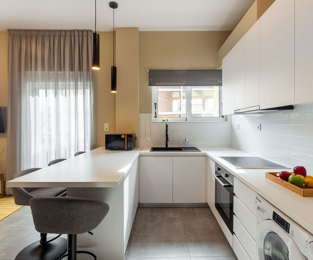 Full kitchen