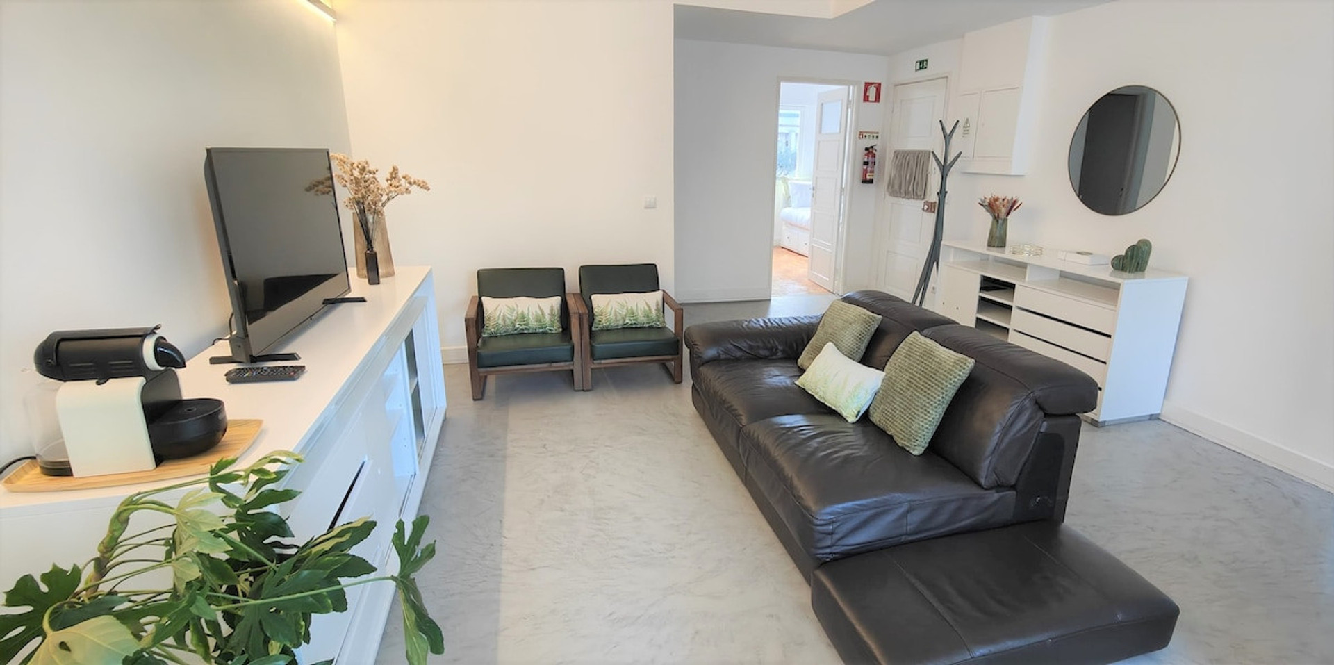 Living room image 1