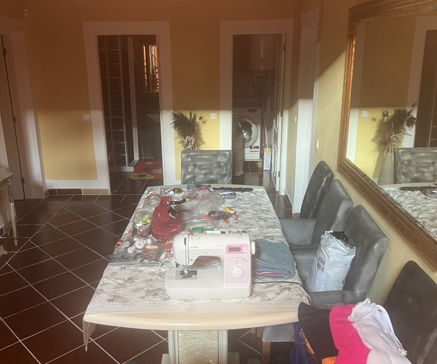 4T House with a camin, big pool + BBQ place