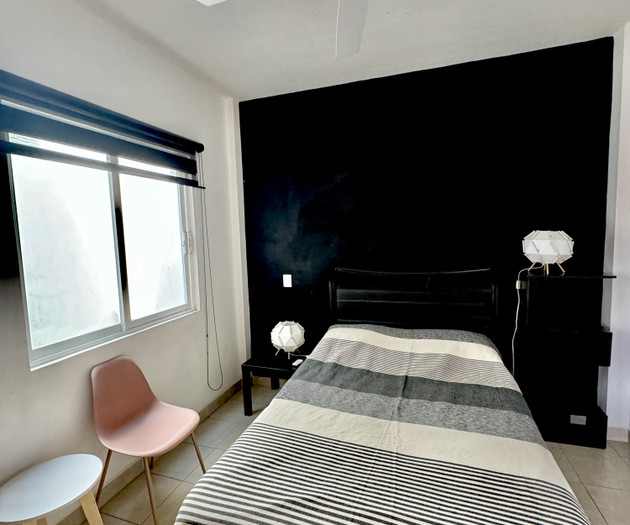Flat 1/3_ 500mbps Wifi, Desk with office chair