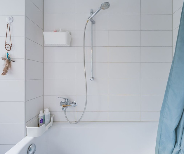 Spacious 2 rooms with balcony and regular cleaning
