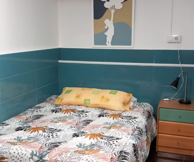 Se alquila estudio equipado y amueblado