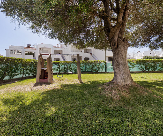 Central Apt with AC,  pool and tennis court