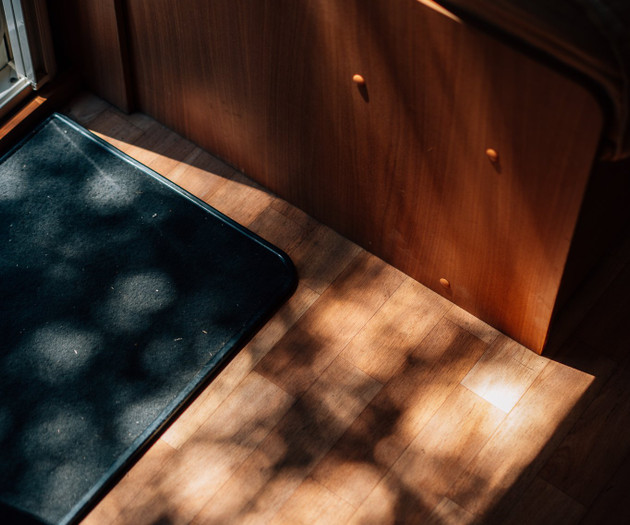 Floor mat and sunlit flooring
