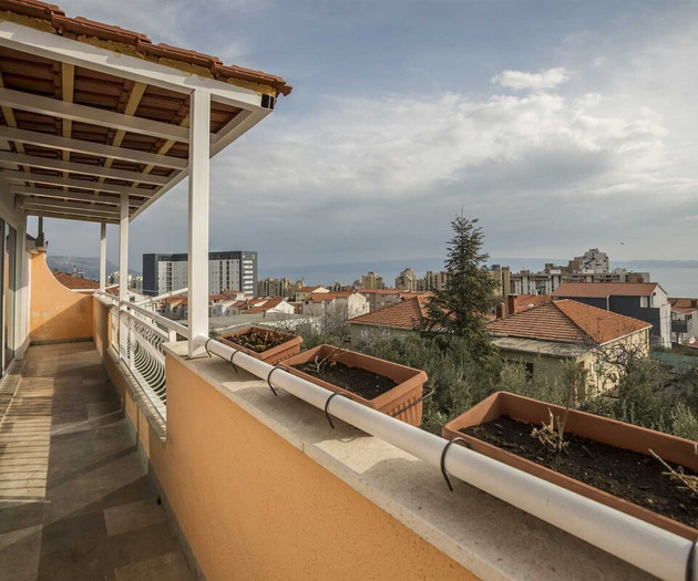 Luxury apartment close to Znjan beach w. sea view