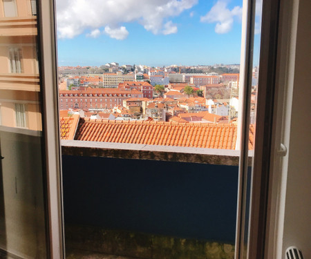 Sunny room in central Lisbon