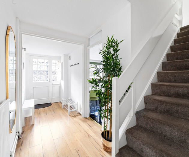Bright 3 Bed Garden House, Haggerston, Parking