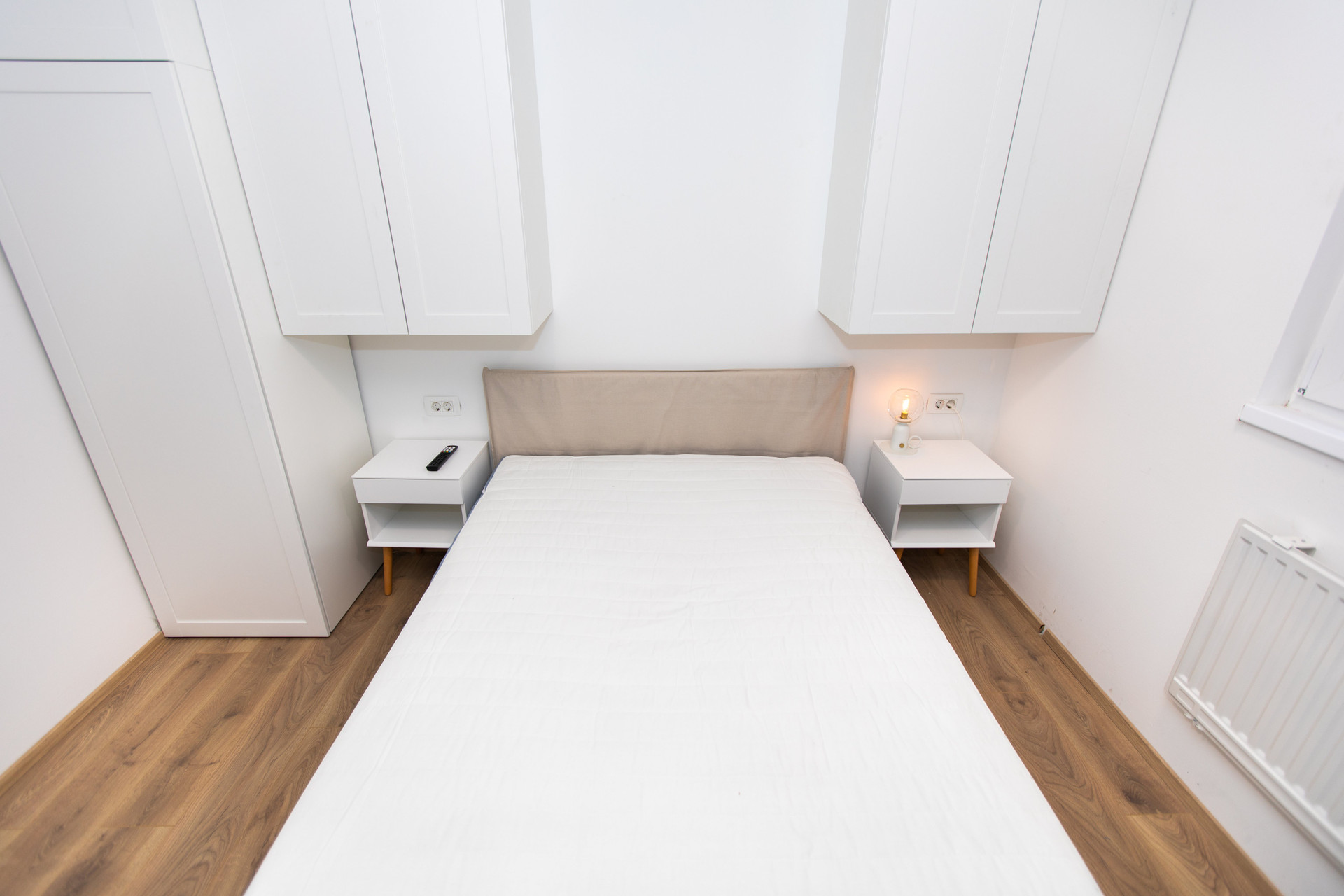 Double bedroom with overhead cabinets