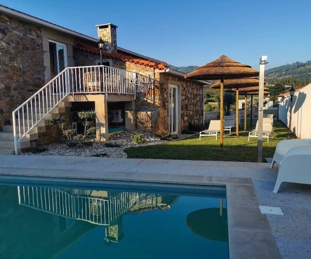 Luxury 5‑Bedroom Villa with Pool and Garden