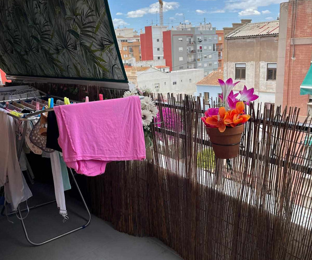 Large, bright kid-friendly home 20 mins from beach