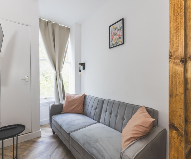 Large Studio flat - Highbury GREAT location 02